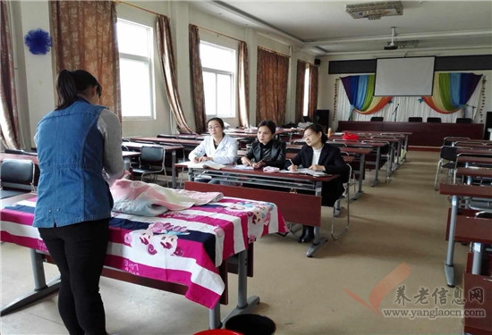 太原市:福利院对新招聘护理员进行岗前实操考