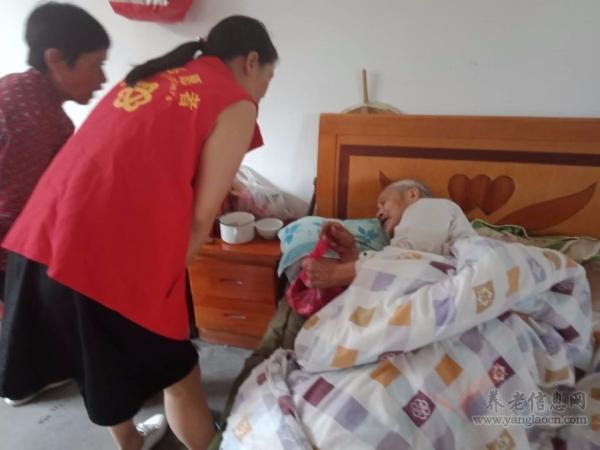 太湖北中:迎中秋 献爱心 ——太湖北中镇“安德服务生活公益信息群”开展敬老爱心活动
