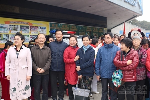 健步走进新时代 共享健康新生活——记2018年全国老年人健步走大联动西安市未央区启动仪式【组图】