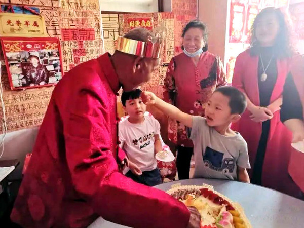 “组织在线”平台促成“老寿星与小寿星”共度“特殊的生日”