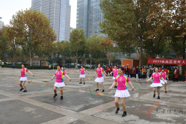 跳跃的花键、舞动的花绳、灿烂的笑容传递出新时代老年人的幸福感【组图】