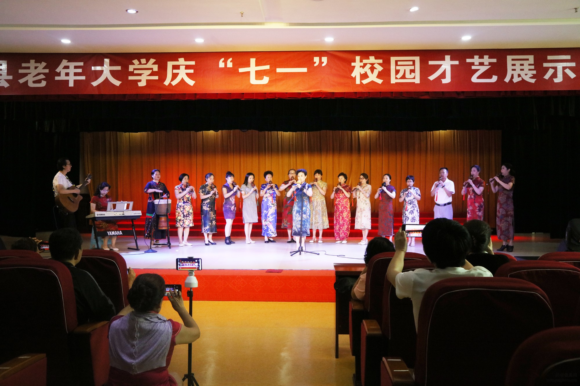 重庆:巫山老年大学庆“七一”跟党走幸福路