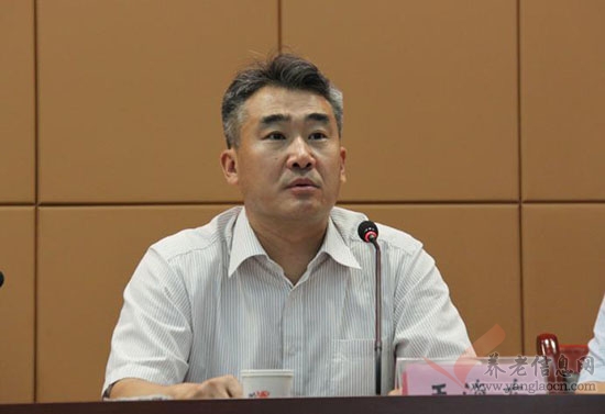 (全国老龄办党组成员,副主任)王绍忠主持新闻发布会五部委有关负责人