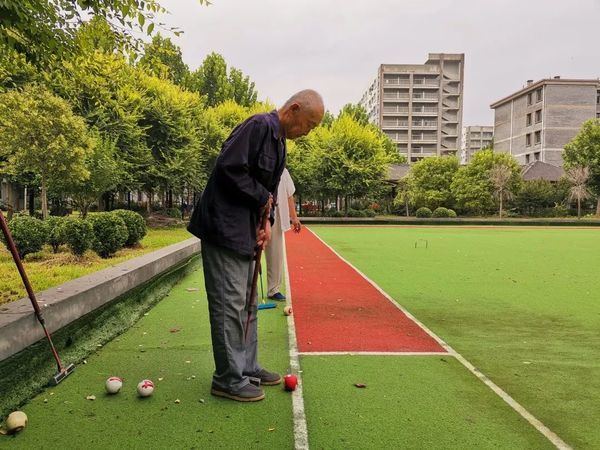也是为老人倡导一种健康的娱乐方式,丰富了老人们的精神文化生活,更