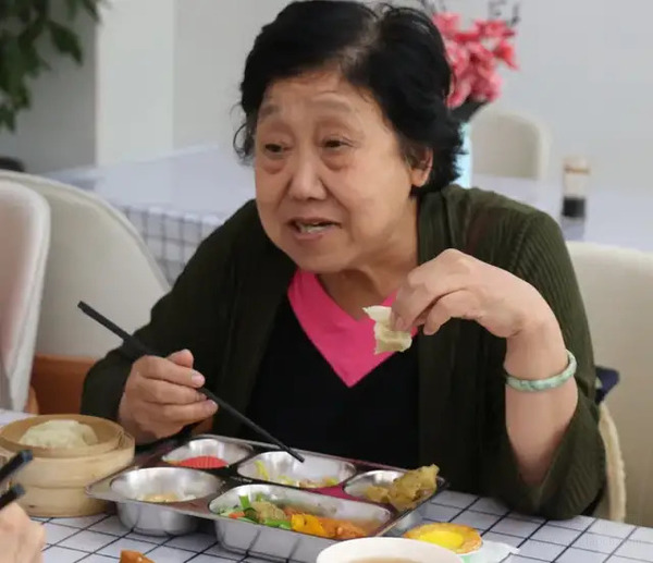 省委书记莅临首慈·乐康养护院调研养老服务工作并主持召开座谈会