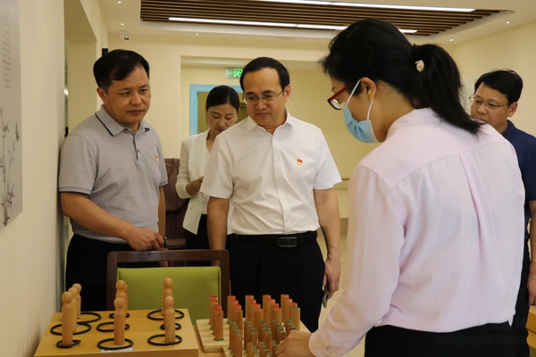 郑东新区纪委书记王永斌一行莅临郑东新区首慈·由爱陪伴调研考察