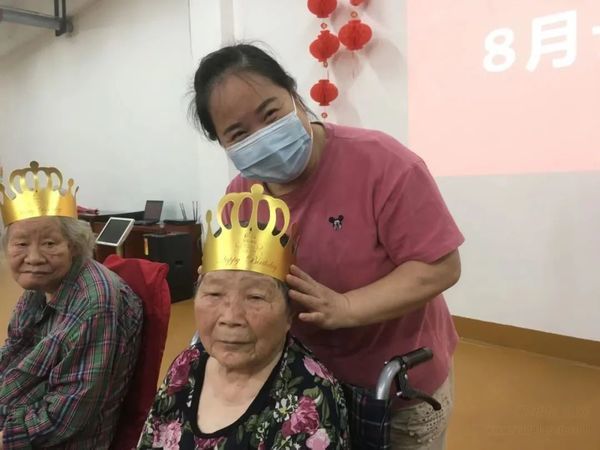 丽水市利宏养老院举办8月长者生日会