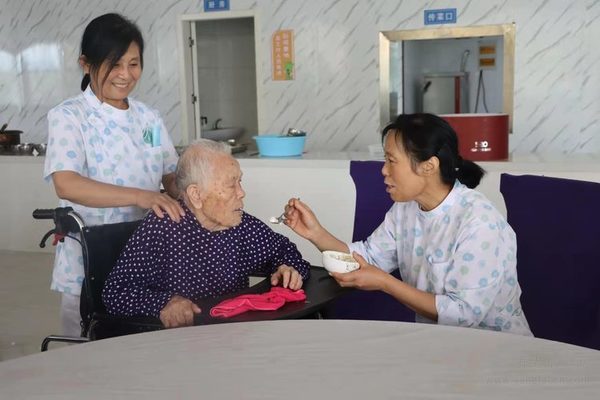 盱眙皇家养老康复护理服务中心为老人过集体生日