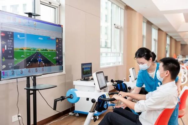 智慧养老新选择！迎晖养老照料中心费用清晰定位精准一键呼叫直达服务(图1)
