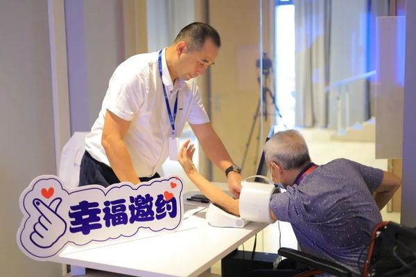前海人寿幸福之家三级医院专家团队进驻,升级版康复理疗邀您体验