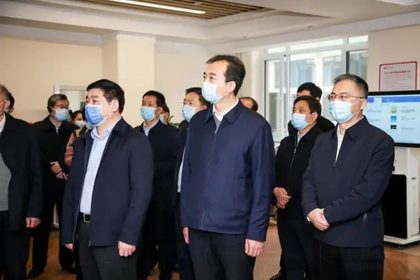 河南省副省长戴柏华带领由各厅局领导和各地市养老工作负责领导组成的观摩团,前往首慈·乐康养护院观摩