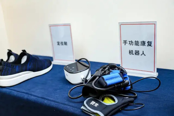 河南省副省长戴柏华带领由各厅局领导和各地市养老工作负责领导组成的观摩团,前往首慈·乐康养护院观摩
