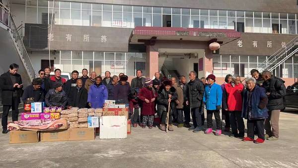 太湖北中:新年送关爱 温暖“五保”人