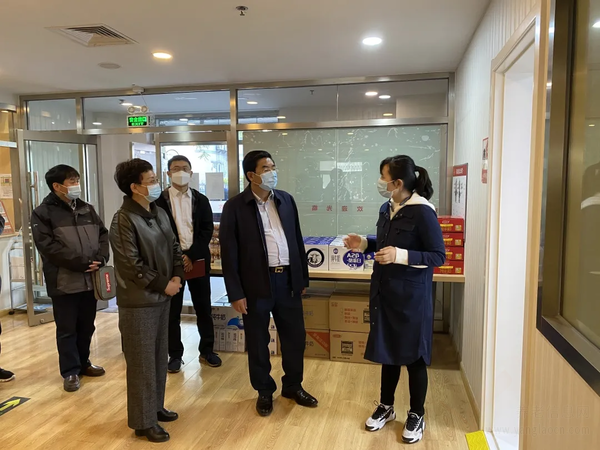 金融街街道办事处副书记张爱军,市民服务中心主任段新宇以及北京市