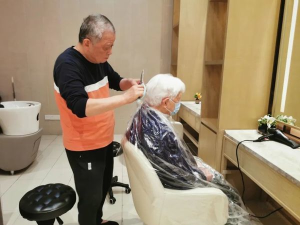 疫情之下 | “幸好我的爸妈住在泰康之家！”