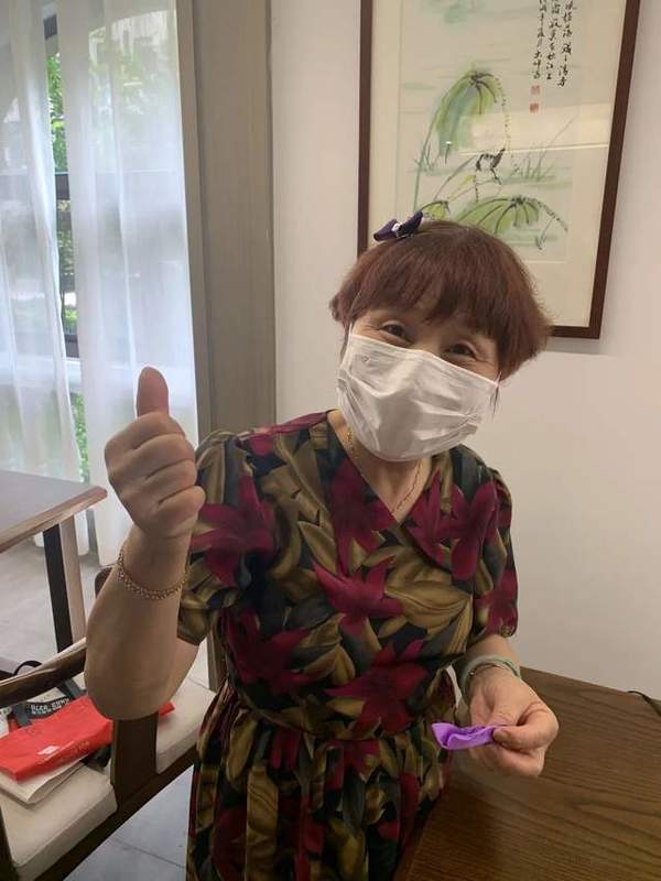 爸妈退休后,变得很时髦