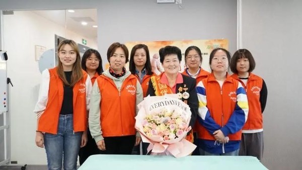 最美的坚持——青年梦想家采访“阳光奶奶”