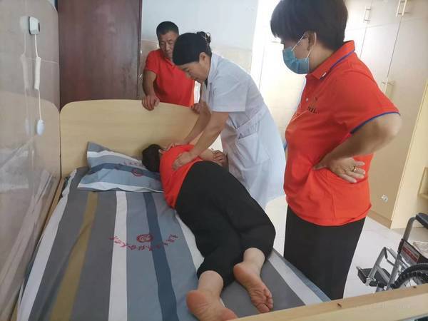 宏斌医养结合养老院——护理技能培训