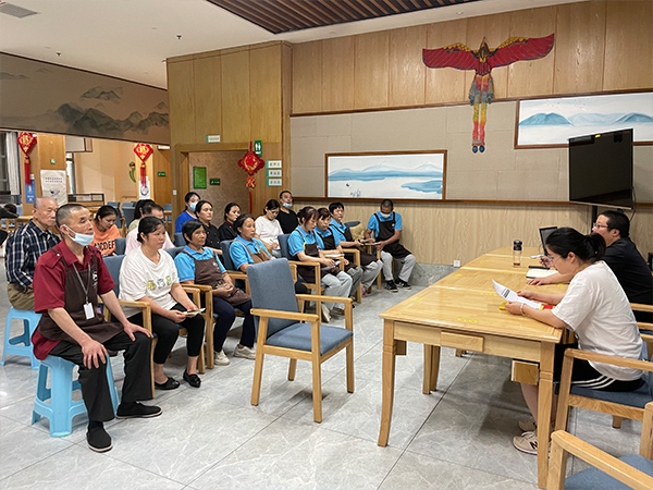 成都南边的养老院一暄（南门）院召开5月工作会议