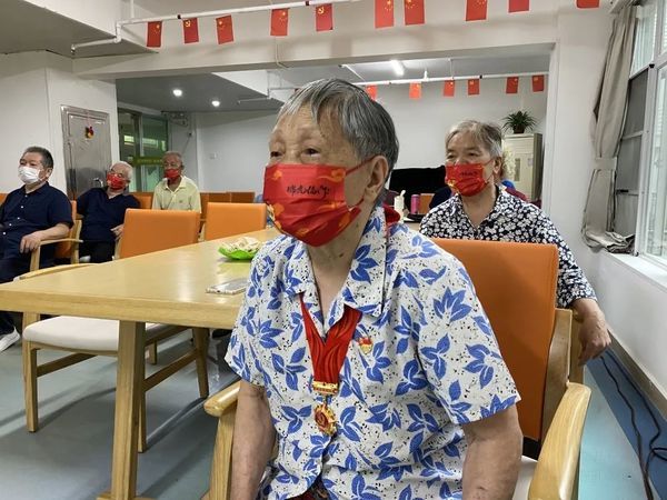 盐田招商观颐之家共同庆祝党的101岁生日和香港回归25周年