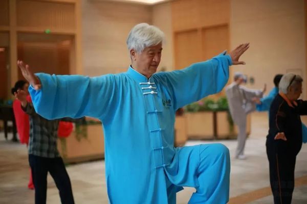 老两口横跨2600里，只为去泰康之家养老！