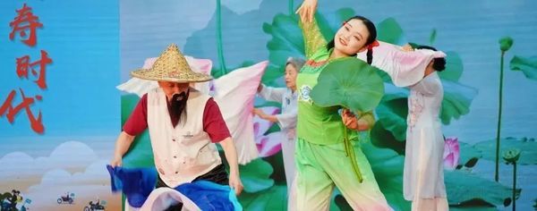 爸妈不回家过节的理由:2100余位泰康之家燕园“银发少年”为泰康居民节代言!