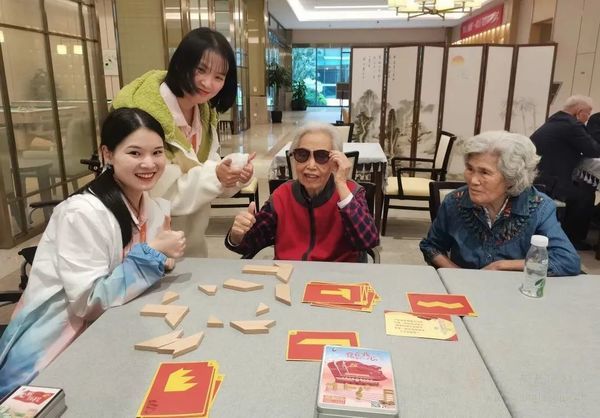 爸妈不回家过节的理由:比“会玩”,还得是泰康之家养老社区!