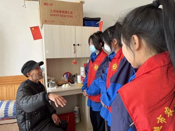 【学雷锋·树新风】阳春三月学雷锋,惠安院里暖意浓!