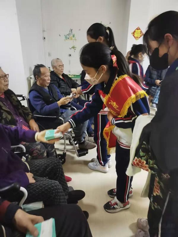 陶乐家河东分院丨春暖人心，小志愿者唱响浓浓敬老情~