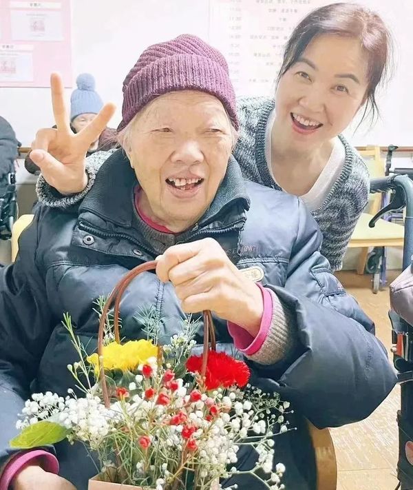 成都长者乐生东光苑养老中心 | 春色如许 花漾女神