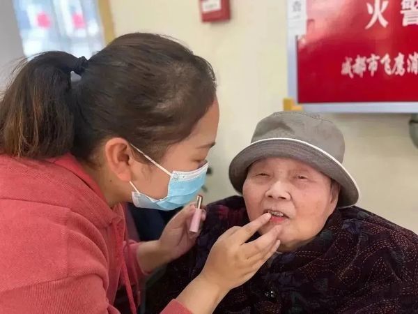 成都长者乐生东光苑养老中心 | 春色如许 花漾女神