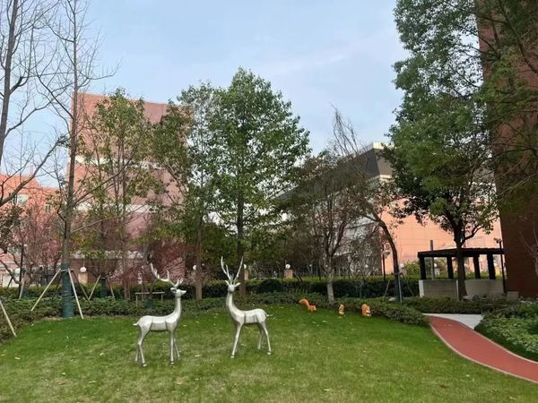上海泰康之家锦绣府——春季园内实景图