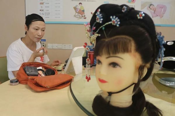 【万颐养老】越剧团、助浴师、收纳师、茶艺师……走近不同职业,遇见不一样的人生