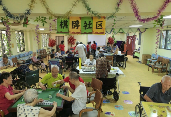深圳晚晴苑养护院举办包饺子活动,长者们乐在其中