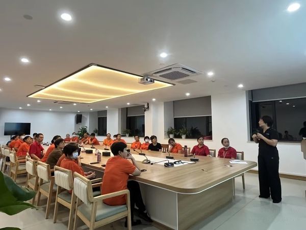 佛山颐养院举办系列照护知识培训,全面提升护理质量!