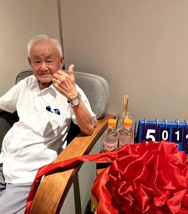 从申园来到锦绣府,长辈感叹:“泰康之家都是一样的,都像家一样!”