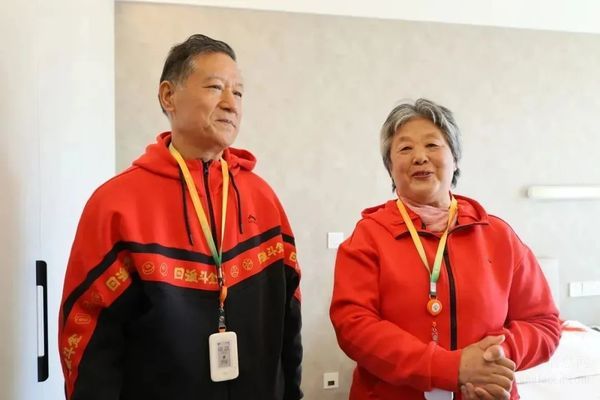 一位泰康HWP合伙人的发声:“身为女儿,把爸妈送到泰康之家,是我做的最正确的决定!”