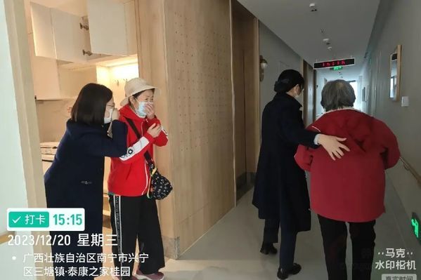 消防知识进养老社区:泰康之家桂园举办大型消防安全应急演练