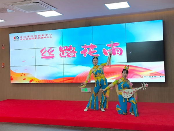 养老院里的浓情腊八节