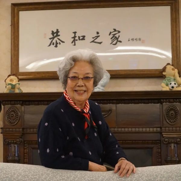 “无价之宝”献五星级养老院!92岁刘奶奶诠释对双井恭和苑的信任!