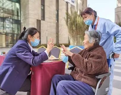 泰康之家申园:高素质社工塑造优质养老生活