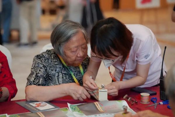 泰康之家:温馨医养,家人般的守护与康复之旅