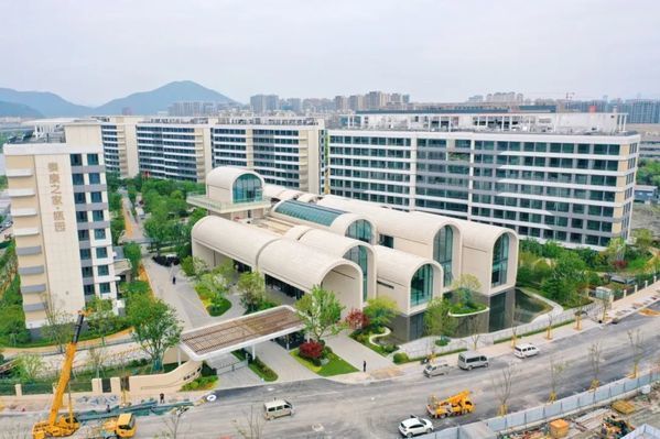 泰康之家瓯园:绿化仙境,科技养老新模式