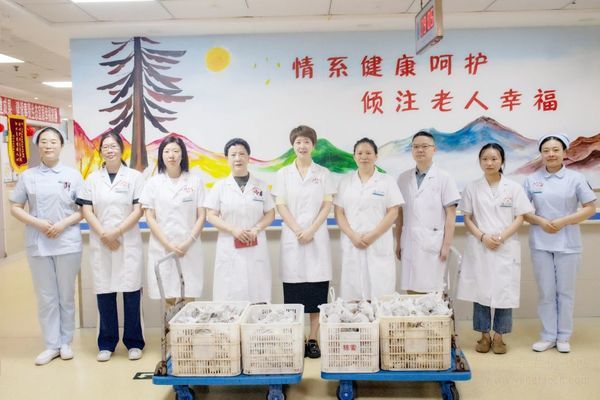 上海奉爱医院爱心粽子送进病房