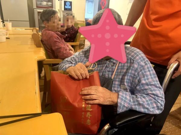 杏健碧康山庄庆祝建军97周年