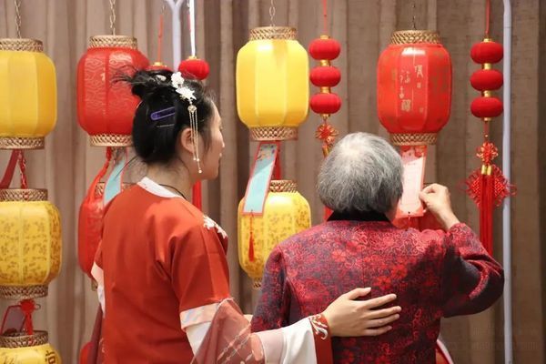 青春养老人:泰康之家如何培育年轻照护者在专业成长与心灵治愈间的平衡