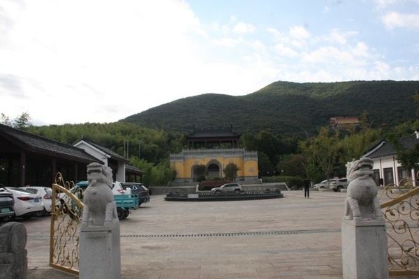 【纪实游记报告文学】走进阳羡风景旅游区龙池山等景点的幸福人们