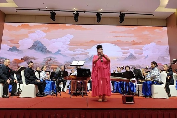 假面舞会、民乐演出、非遗扎染...看豫园长辈如何玩转五一!