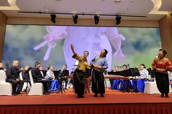 假面舞会、民乐演出、非遗扎染...看豫园长辈如何玩转五一!
