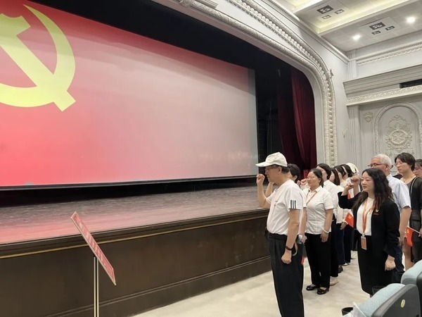 初心绽放“园”动力!400余位银发党员“申”情开启“新长征”!